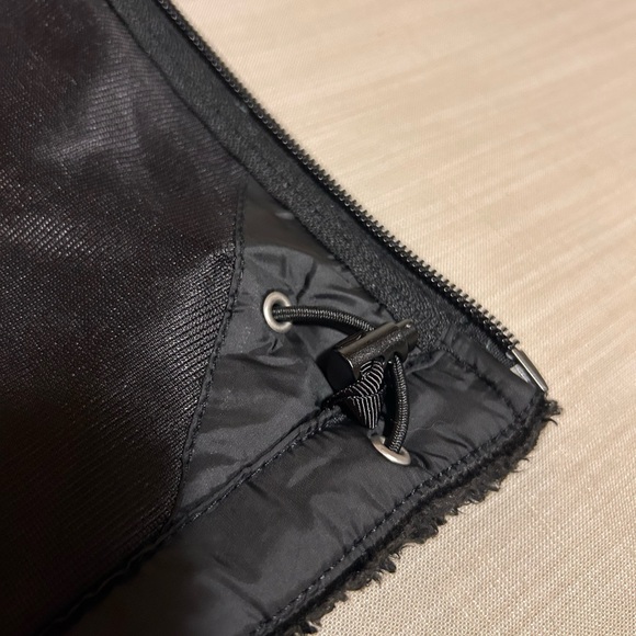 The North Face Woman’s Osito Fleece Vest size XL ( NWT) - Picture 6 of 7